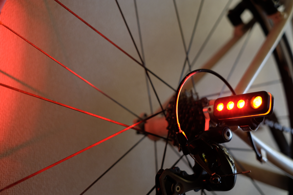 自転車のホイールハブにライトを取り付けるKCNCライトアダプター購入レビュー - ESCAPE Airと自転車ライフ