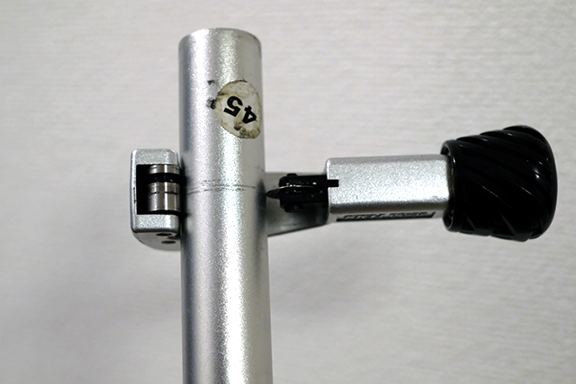 スターファングルナットの圧入｜クロスバイクのフォークをカーボンフォークに交換する手順と方法5 - ESCAPE Airと自転車ライフ