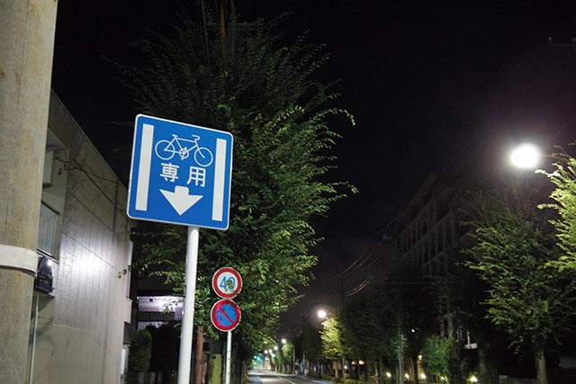 普通自転車専用通行帯の標識の有無