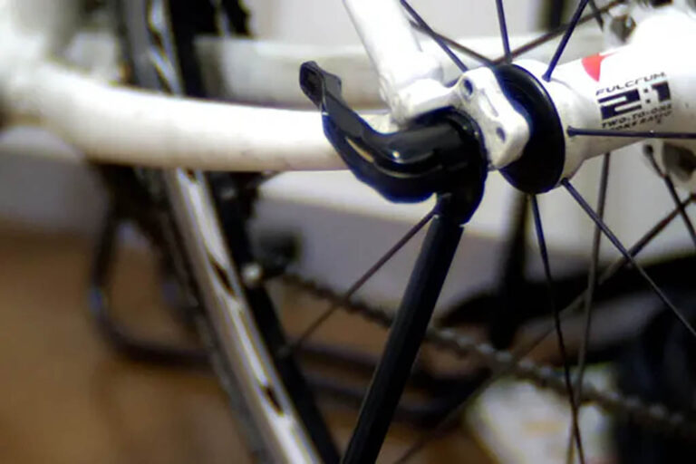軽量コンパクトなスティック型自転車スタンドを使用した感想｜クロスバイク・ロードバイク