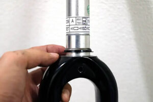 クラウンレースの圧入｜クロスバイクのフォークをカーボンフォークに交換する方法
