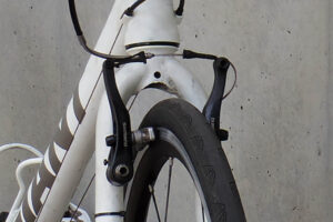 自転車のVブレーキの種類と特徴｜コンパクトVブレーキ・フロント用とリア用の違い